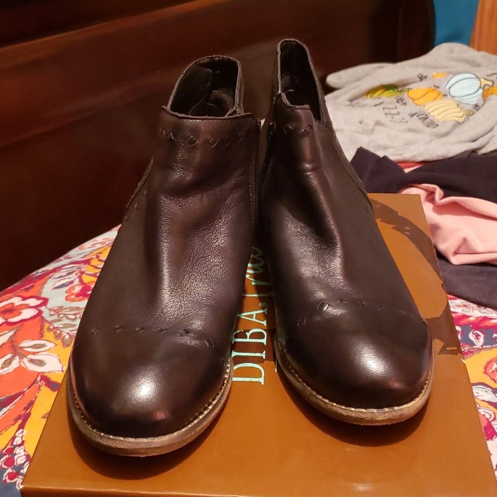 Boots - Picture 3 of 6